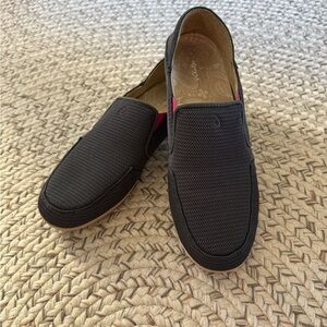 Olakai Women’s Charcoal Gray Mesh Slip On Shoes With Pink Trim